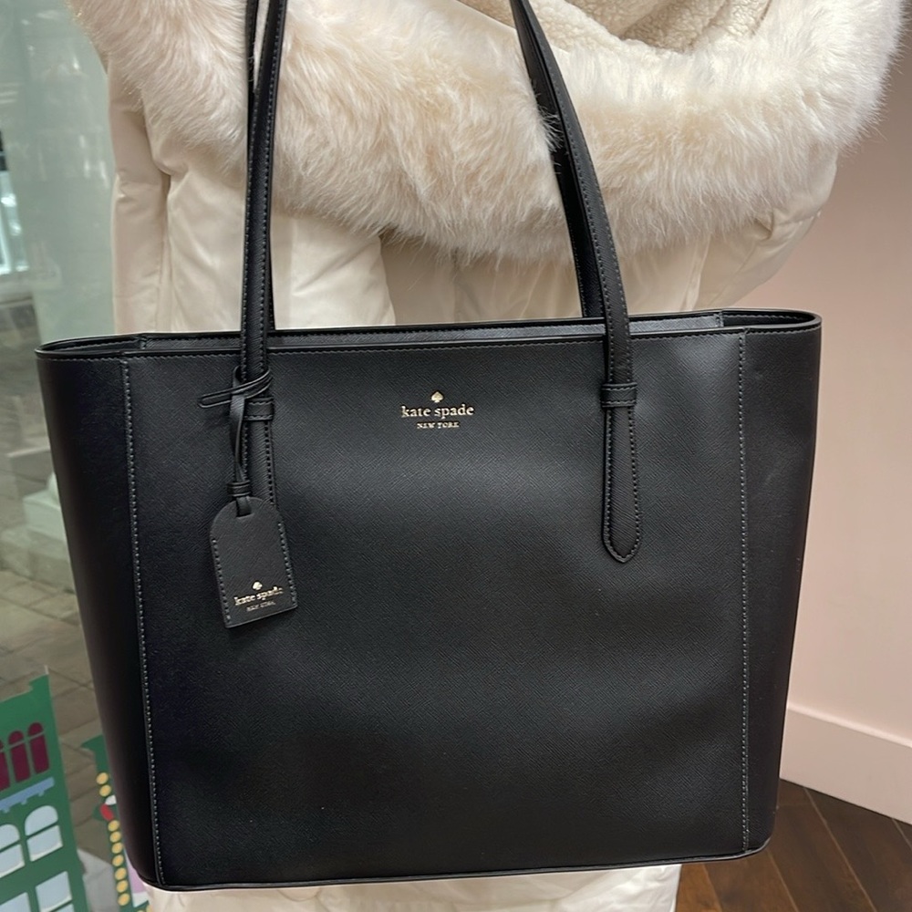 Kate Spade Schuyler Medium Tote
COLOR:
Black
NWT - Picture 8 of 16
